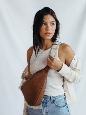 Andar The Tatum Woven Half-Moon Crossbody Bag in Sienna Woven Brown